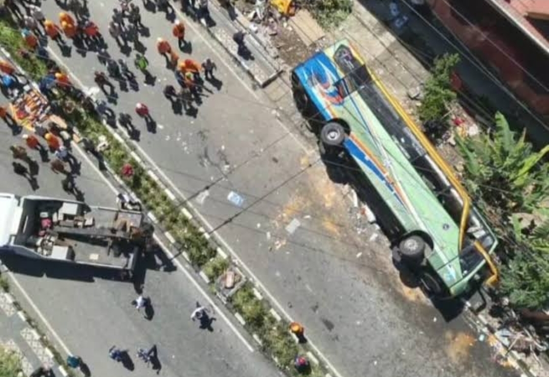 Bus ALS yang mengalami kecelakaan maut sehingga menewaskan 12 orang dan 23 orang terluka, Selasa (6/5/2024). (Istimewa)