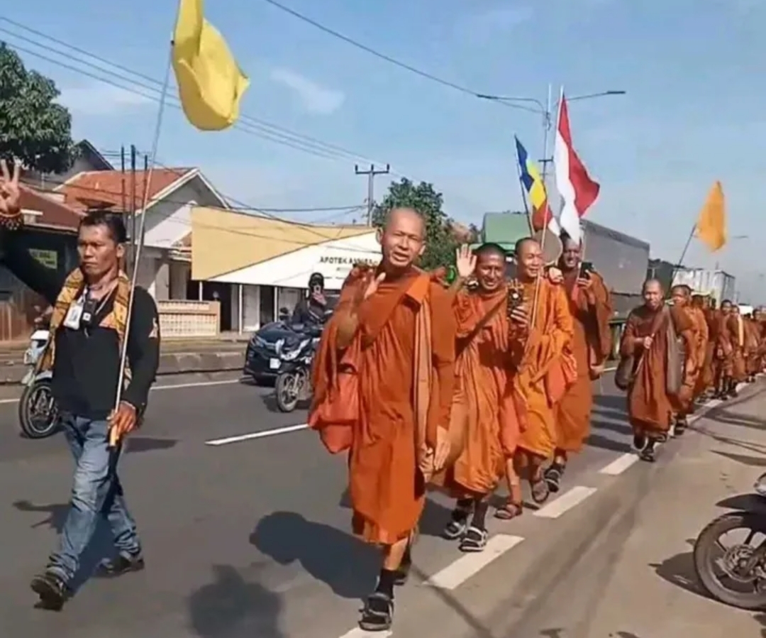 Sebanyak 38 orang biksu melakukan perjalanan spiritual dari Thailand menuju ke Borobudur (Indonesia) sebagai bagian dari ritual Thudong jelang puncak Hari Raya Waisak 2025, Senin (12/5/2025).(Facebook)
