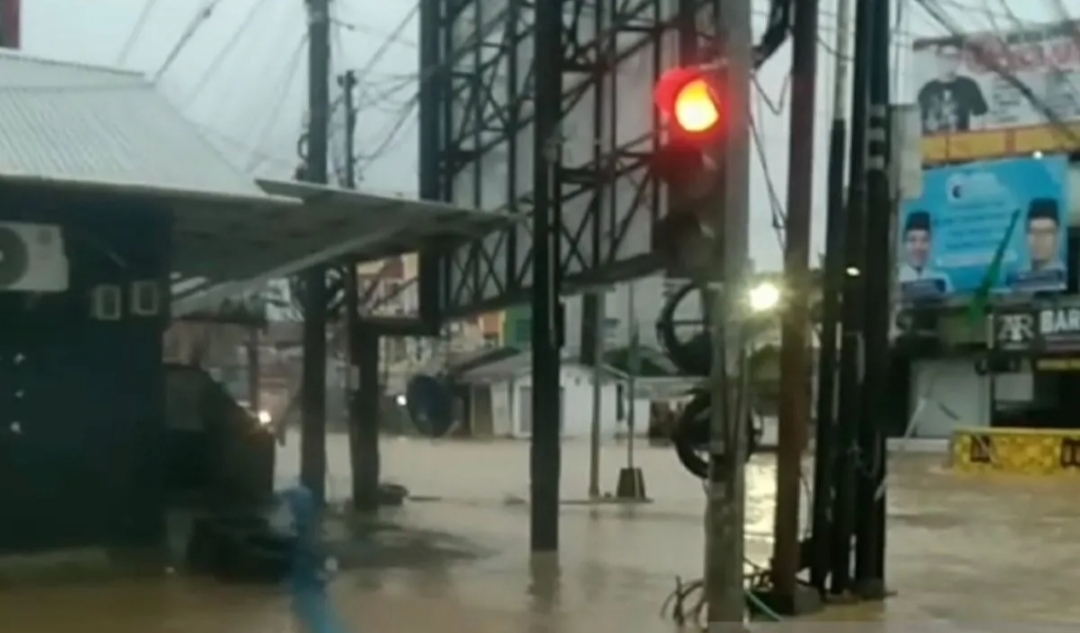 Banjir di Kota Samarinda, Senin (12/5/2025). (Antara)