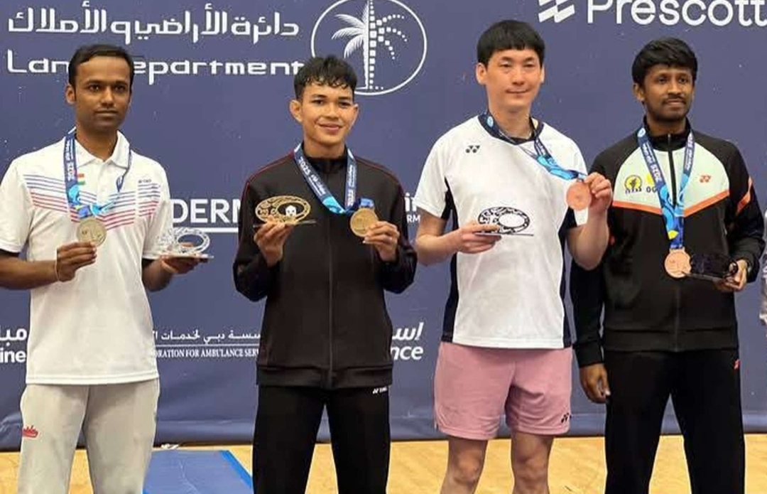 Muhammad Al Imran (kedua kiri), atlet para bulu tangkis Indonesia peraih medali emas 6th Fazza Dubai Para Badminton International 2025. (NPC Indonesia)