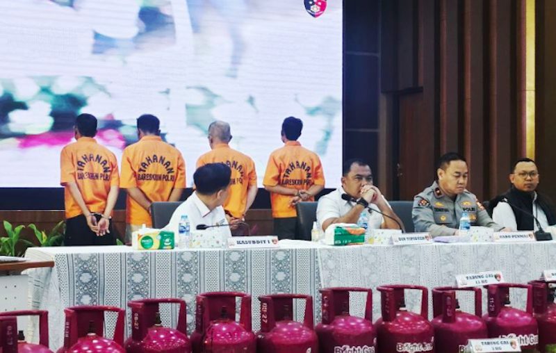 Direktur Tipidter Bareskrim Polri Brigjen Pol. Nunung Syaifuddin (kedua dari kiri) Dok. Antara