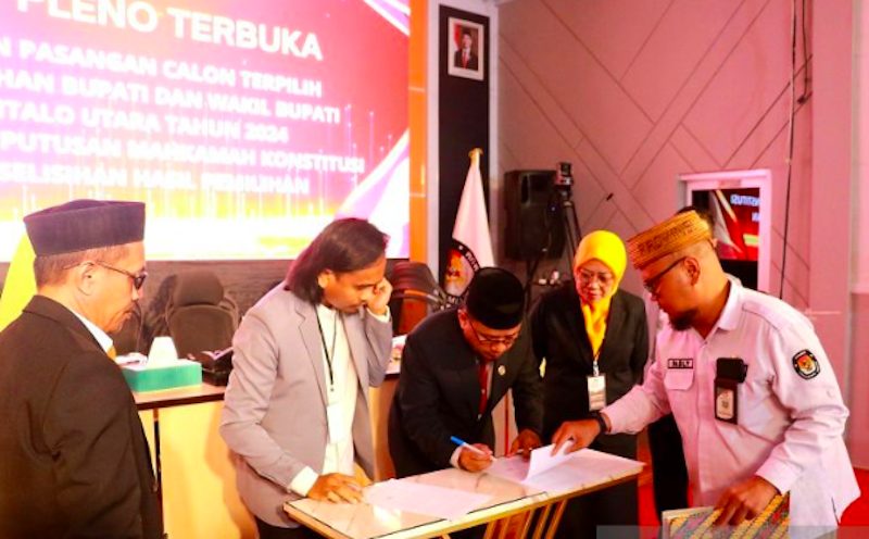 Rapat pleno terbuka penetapan pasangan calon terpilih pada Pemilihan Bupati dan Wakil Bupati Gorontalo Utara Tahun 2024. (Dok. Antara)