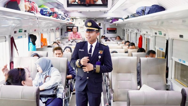 Ilustrasi: Untuk mengantisipasi lonjakan volume penumpang selama libur panjang akhir Mei 2025, KAI Daops I Jakarta siapkan 5 KA tambahan. (Foto: dok.KAI for Warta Lentera)