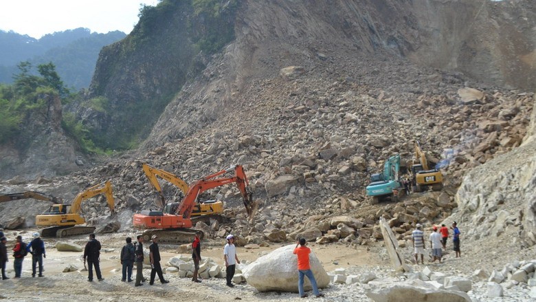 Area pertambangan batu alam di Gunung Kuda, Dukupuntang, Cirebon, yang mengalami longsor dan menewaskan 10 orang. (Foto: IST)
