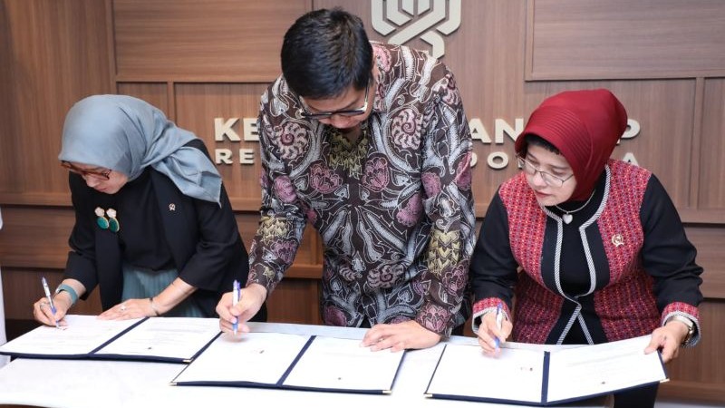 Menteri PANRB dan Menteri PKP tandatangani MoU terkait program penyediaan rumah layak huni untuk pegawai Kementerian PANRB di Jakarta, Kamis (22/5/2025). (Foto: dok. Humas PANRB)