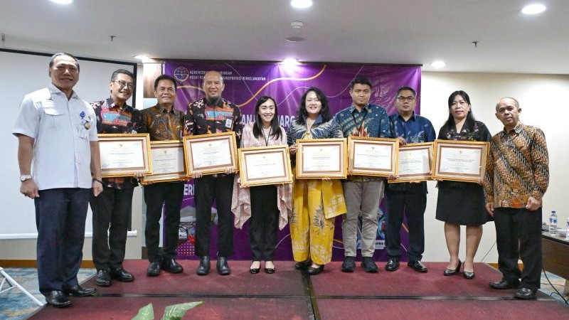 Beberapa unit yang mendapatkan peringkat pertama penghargaan Kemenhub untuk kategori jenis pelayanan jasa transportasi. (Foto: dok.Kemenhub)