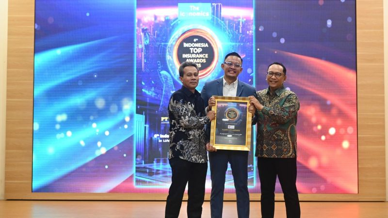 PertaLife Insurance meraih penghargaan kategori “Life Insurance – Asset 1-5 Trilion” dalam ajang bergengsi Indonesia Top Insurance 2025. (Foto: dok. PertaLife)