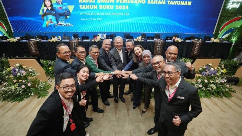 Jajaran Komisaris dan Dewan Direksi PT PGN Tbk. berfoto bersama usai pelaksanaan RUPST, Rabu (28/5/2025). (Foto: dok. PGN)