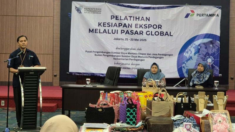PT Pertamina (Persero) memfasilitasi 30 pelaku Usaha Mikro, Kecil dan Menengah (UMKM) binaan berbagai daerah di Indonesia, dengan Pelatihan Kesiapan Ekspor melalui Pasar Global. Langkah peningkatan kompetensi ini di Jakarta, 21–23 Mei 2025. (Foto: dok. Pe