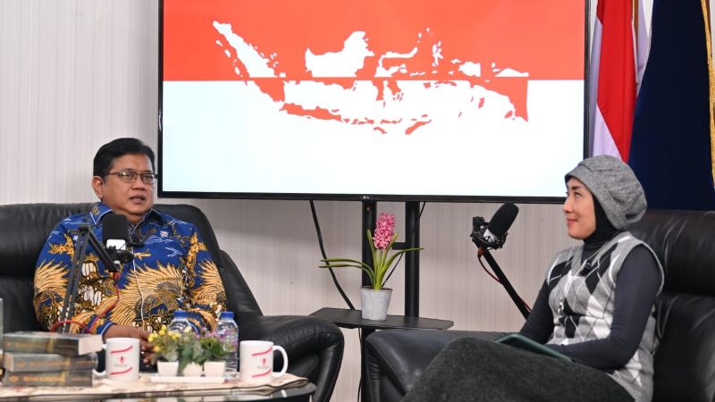 Wakil Menteri Transmigrasi Viva Yoga Mauladi bahas soal transmigran saat menjadi tamu dalam sebuah program podcast Ngobrol Kebangsaan di Jakarta, Rabu (28/5/2025). (Foto: Istimewa)
