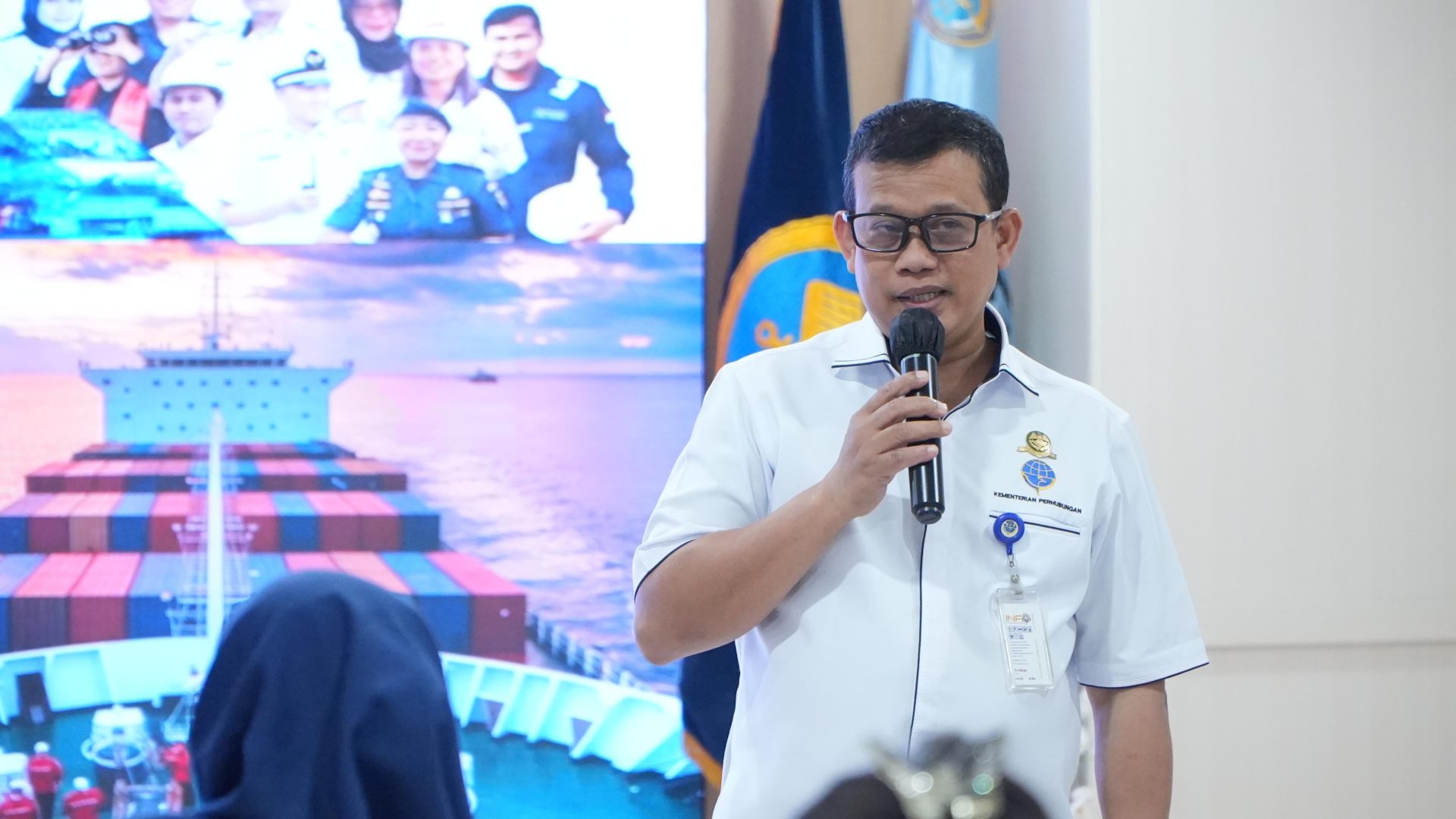Direktur Perkapalan dan Kepelautan, Ditjen Perhubungan Laut Kementerian Perhubungan Samsuddin memberikan penjelasan tentang isu kesejahteraan dan perlindungan pelaut. (Dok Kementerian Perhubungan) 