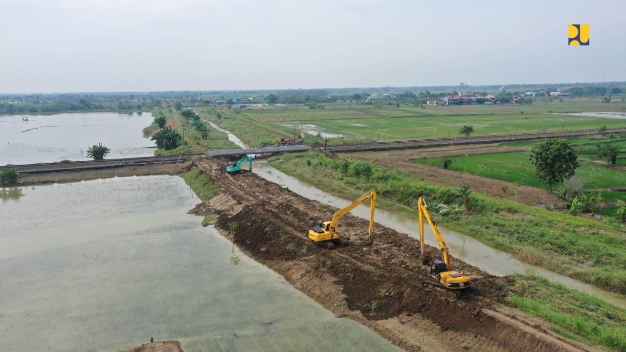 Foto tampak udara proyek mengatasi tanggul jebol di Kali Buangan 1 (KB-1), Kabupaten Grobogan. (Dok Kementerian PU) 