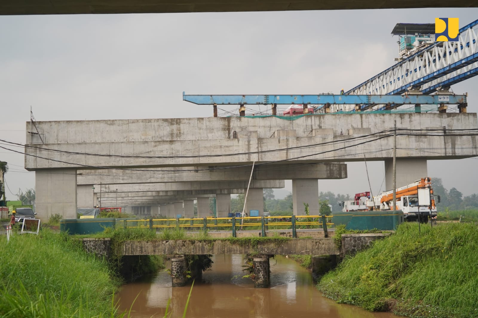 Tampak pengerjaan konstruksi tol Yogyakarta-Bawen. (Dok Kementerian PU)