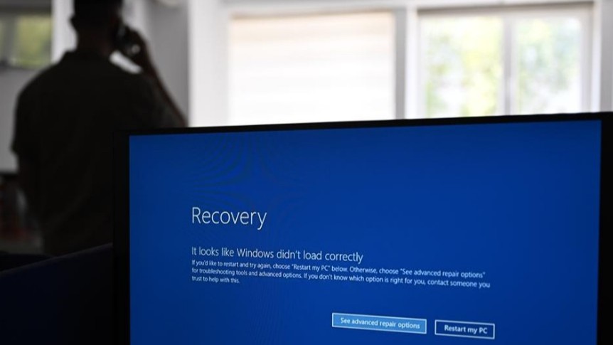 Ilustrasi layar monitor menampilkan blue screen of death (Foto: IST)