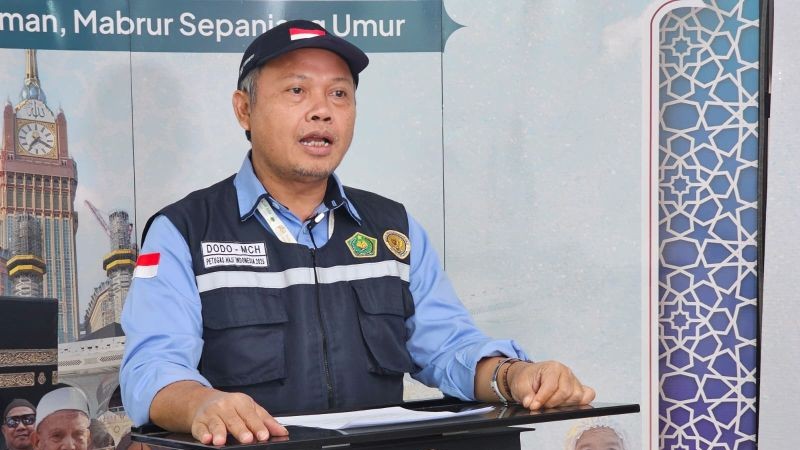 Kasi Media Center Haji (MCH) Daker Makkah, Dodo Murtado, mengingatkan soal larangan barang bawaan di koper bagasi, jelang pemulangan jemaah haji, Rabu (11/6/2025). (Foto: dok: MCH)