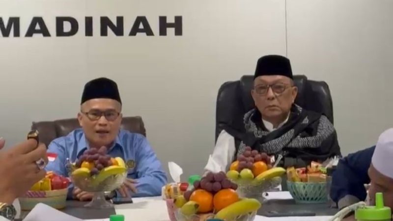 Wakil Ketua I Komite III DPD RI Prof. Dailami Firdaus (kanan) saat membahas permasalahan terkait layanan syarikah penyelenggaraan haji 2025 di Madinah. (Foto: dok. DPD RI)