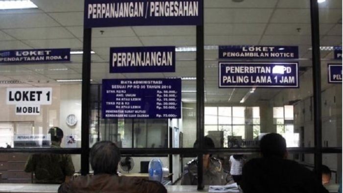Ilustrasi bayar pajar kendaraan bermotor di samsat. (Foto: IST) 
