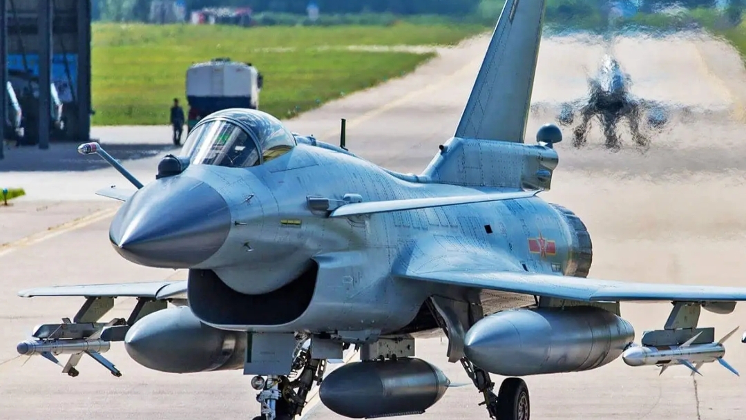 Pesawat tempur buatan China seri J-10C. (Istimewa)