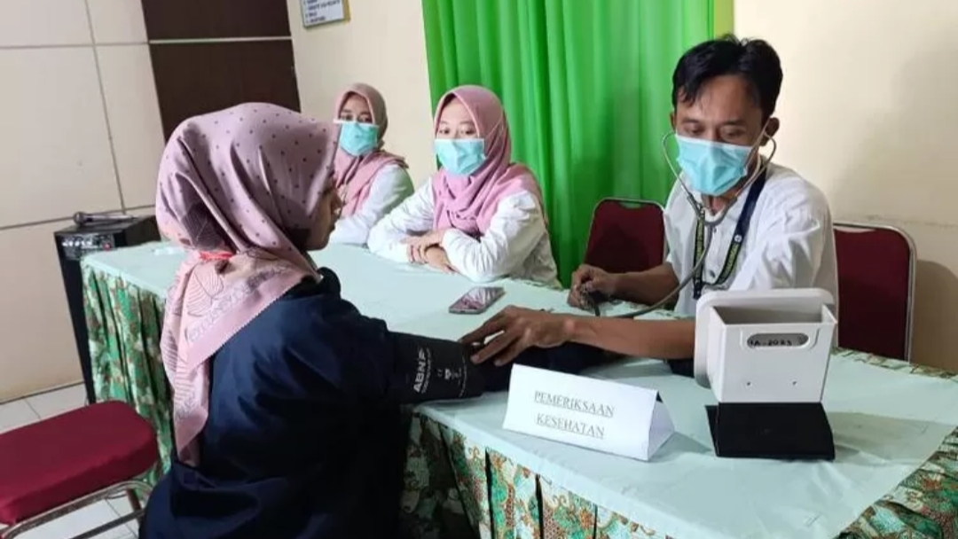 Masyarakat tengah melakukan Cek Kesehatan Gratis (CKG). (Istimewa)