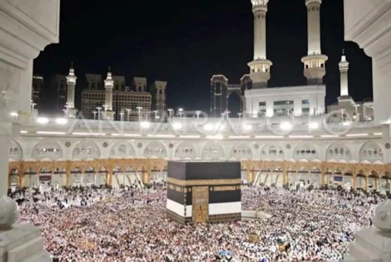 Jamaah calon haji dari berbagai negara melakukan Tawaf di Masjidil Haram, Makkah, Arab Saudi. (Dok. Antara)
