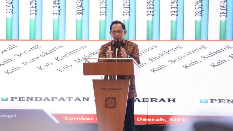 pada acara Pelantikan Dewan Pengurus Nasional Asosiasi DPRD Kabupaten Seluruh Indonesia (ADKASI) Periode 2025–2030 dan Seminar Nasional ADKASI di Hotel Borobudur Jakarta, Kamis (19/6/2025). (Puspen Kemendagri)