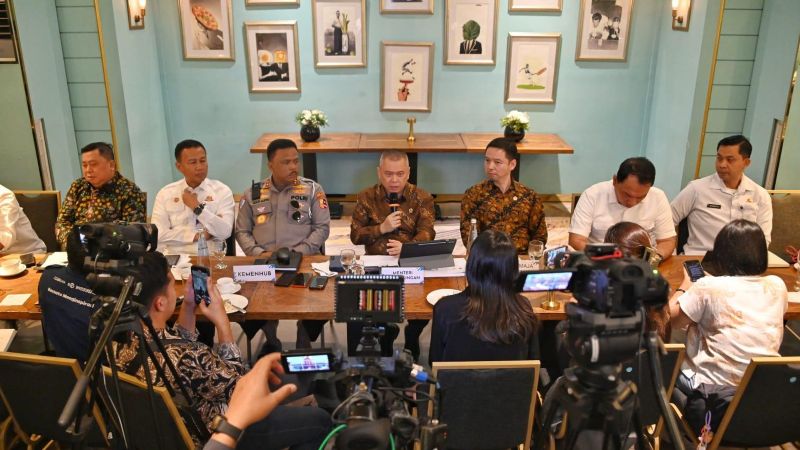 Menteri Perhubungan Dudy Purwagandhi saat berbincang dengan awak media di Jakarta, Kamis (26/6/2025) sore. (Foto: dok. Kemenhub)