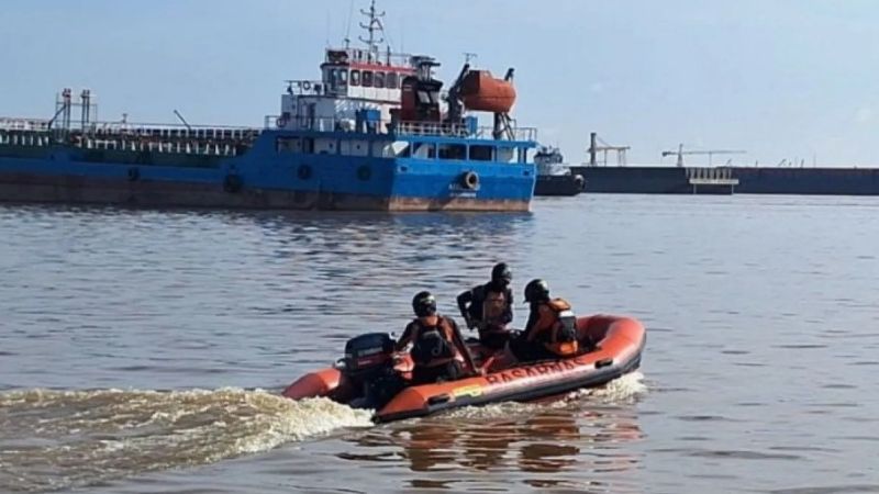 Tim SAR Samarinda saat mencari warga hilang di Sungai Mahakam, Minggu (29/6/2025). (Foto: dok. SAR Samarinda)
