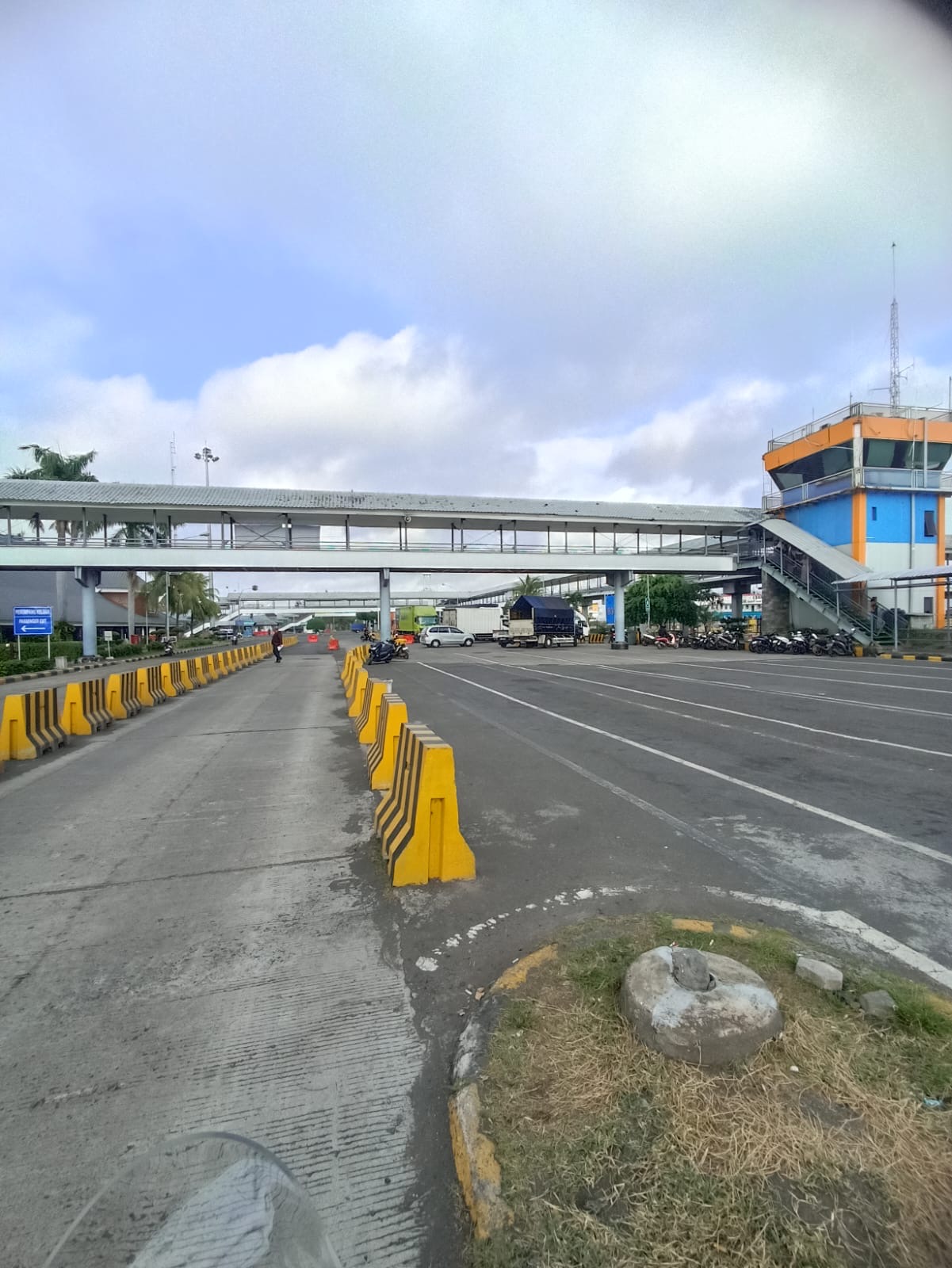 Suasana penyeberangan lintas Ketapang–Gilimanuk. (Dok Kemenhub)