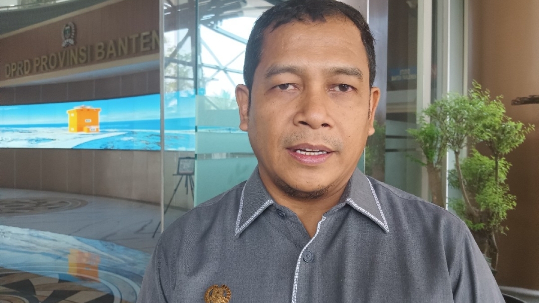 Eks Wakil Ketua DPRD Banten Budi Prajogo dicopot dari jabatannya akibat viral memo titip siswa di Cilegon. (Istimewa)