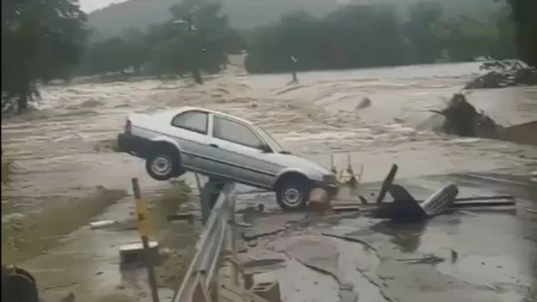 Banjir bandang Sungai Guadalupe Texas, menyebabkan kerusakan dan korban jiwa. (Tangkapan layar video Hernando Arce) 