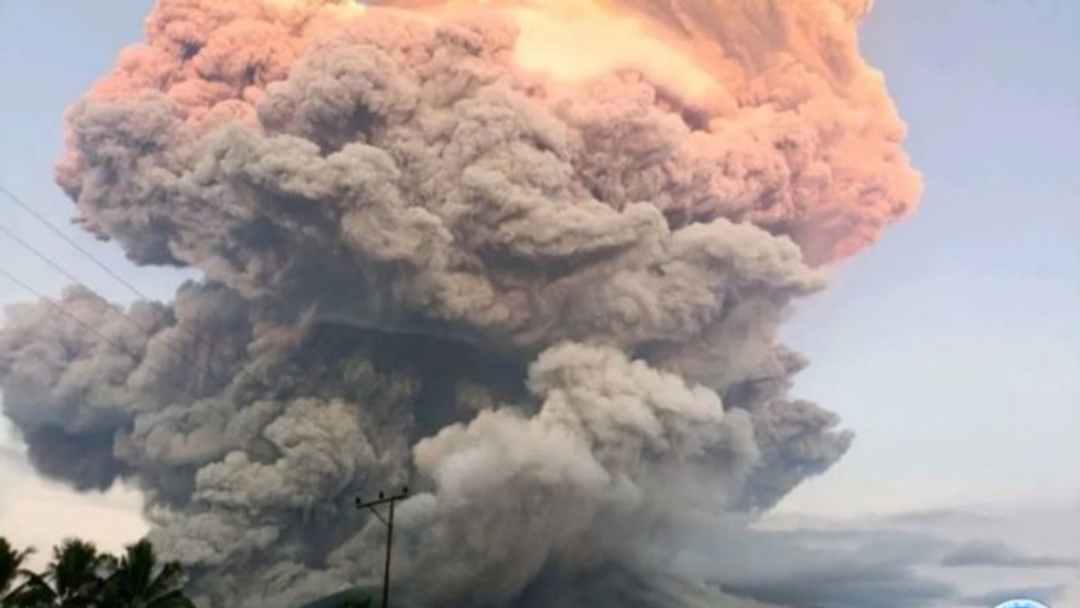 Letusan Gunung Lewotobi Laki Laki di Nusa Tenggara Timur. (dok.PVMBG)