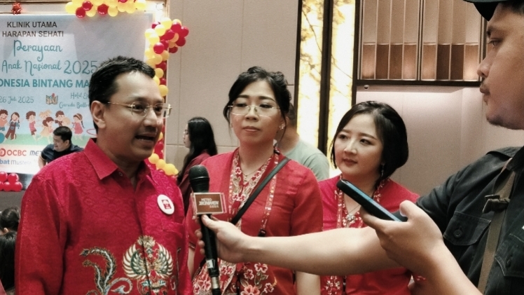 Ketua INTI Tangsel Santo Wirawan bersama dengan Ketua Panitia dr Ruth Karisma Widjaja dan dr Kartikaningsih dalam acara Hari Anak Nasional bertema "Anak Indonesia Bintang Masa Depan" yang digelar di Hotel Episode, Gading Serpong, Kabupaten Tangerang, Sabt