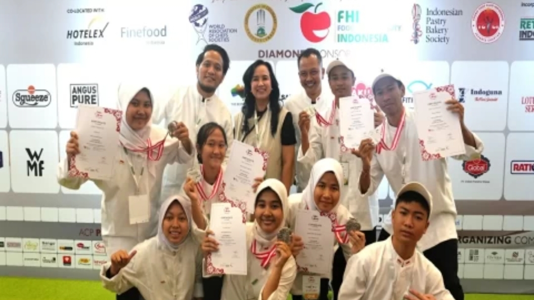 Delapan siswa berkarunia khusus sukses mengharumkan nama bangsa di ajang tata boga tingkat internasional. (dok.BKHM)