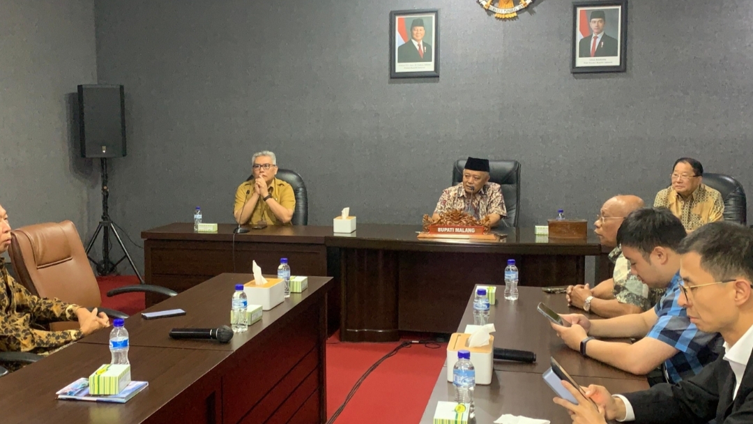 Audiensi Perhimpunan INTI dengan Bupati Malang, Selasa (29/7/2025). Tampak Ketua Umum INTI Teddy Sugianto duduk berdampingan dengan Bupati Malang Sanusi. (INTI for Warta Lentera)