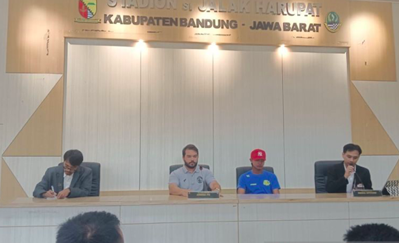 Asisten Pelatih Arema FC, Andre Caldas saat berbicara pada sesi konferensi pers jelang Piala Presiden. (Dok. Antara)