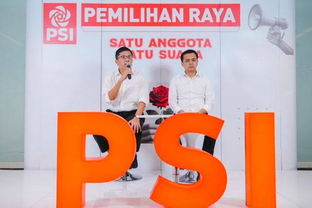 Sekretaris Steering Committee Kongres Partai Solidaritas Indonesia (PSI) Beny Papa (kanan). (Dok. Antara)