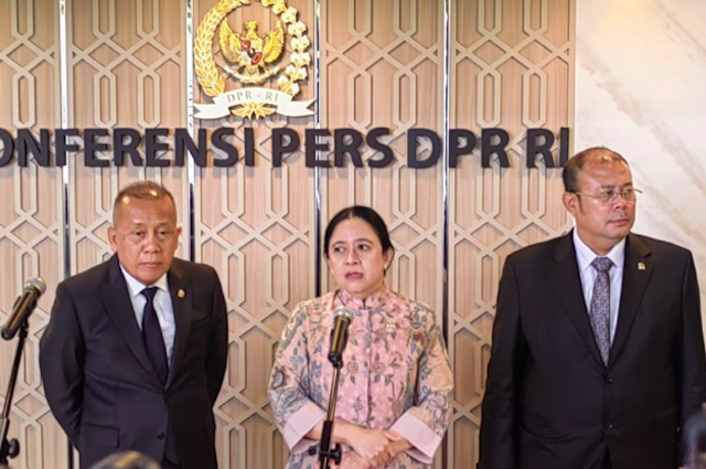 Ketua DPR RI Puan Maharani (tengah) bersama Wakil Ketua DPR RI Cucun Ahmad Syamsurijal (kanan) dan Saan Mustopa (kiri). (Dok. Antara)