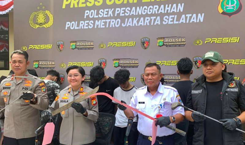 Konferensi pers Polsek Pesanggrahan menangkap sembilan pelaku tawuran yang menyerang warga di Jalan Palem, Petukangan Utara, Pesanggrahan, Jakarta Selatan. (Dok. Antara)