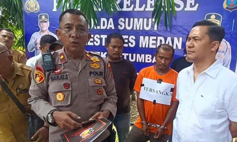 Kepala Polsek Patumbak Kompol Daulat Simamora (kedua kiri) ketika memberikan keterangan di Polsek Patumbak, Deli Serdang, Sumatera Utara. (Dok. Antara)