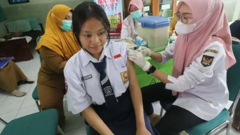 Seorang siswa mengikuti pelaksanaan program Cek Kesehatan Gratis (CKG) Sekolah, dimulai Senin (4/8/2025).