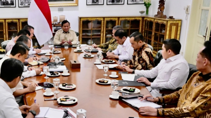 Presiden Prabowo Subianto gelar rapat terbatas dengan sejumlah menteri di Hambalang, Rabu (20/8/2025). (BPMI Setpres)