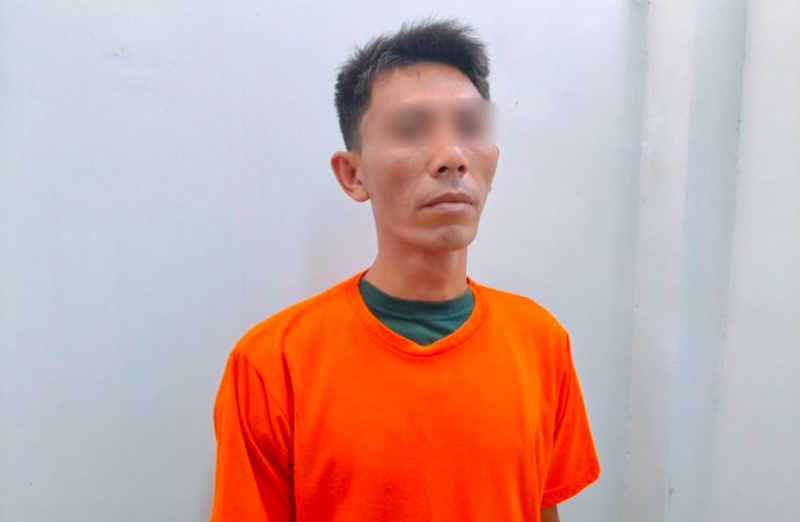 Terduga pelaku pencurian tablet di area ruang tunggu check-in keberangkatan domestik Bandara I Gusti Ngurah Rai. (Dok. Antara)