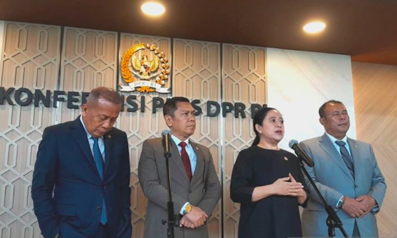 Ketua DPR RI Puan Maharani (kedua kanan) bersama para Wakil Ketua DPR RI. (Dok. Antara) 