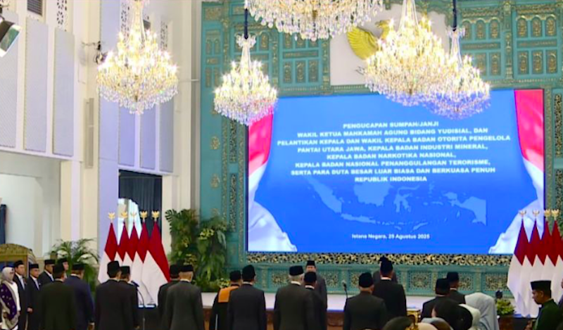Suasana acara pelantikan dan pengambilan sumpah jabatan Kepala BNN yang baru beserta pejabat lainnya oleh Presiden Prabowo Subianto di Istana Negara. (Dok. Antara)