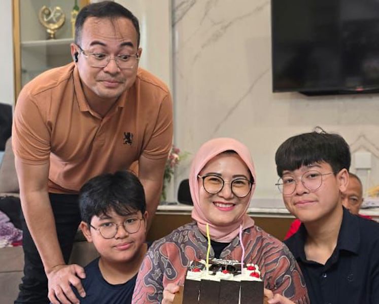 calon Wakil Wali Kota Pangkalpinang, Dessy Ayutrisna dan keluarga (Foto: Istimewa)