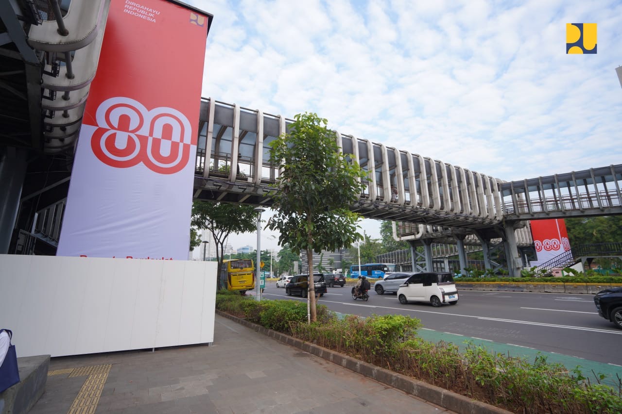 Tampak JPO Polda Metro Jaya yang sudah bisa dipakai lagi. (Dok Kementerian PU)
