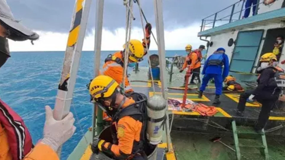 Tiga ABK Tongkang Tirta Samudra 3 tewas diduga menghirup gas beracun CPO saat berlayar di peraian Bangka Selatan. (Istimewa)