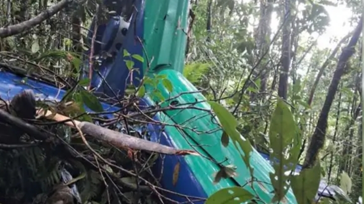 Bangkai heli yang jatuh di Tanah Bumbu, Kalsel. (Istimewa)