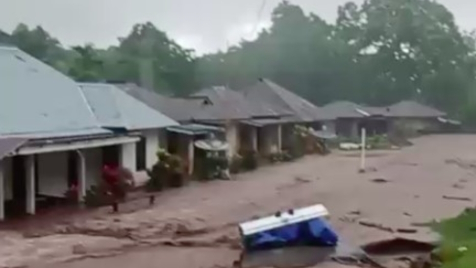 Banjir bandang di Kecamatan Mauponggo, Kabupaten Nagekeo, NTT. (Istimewa)