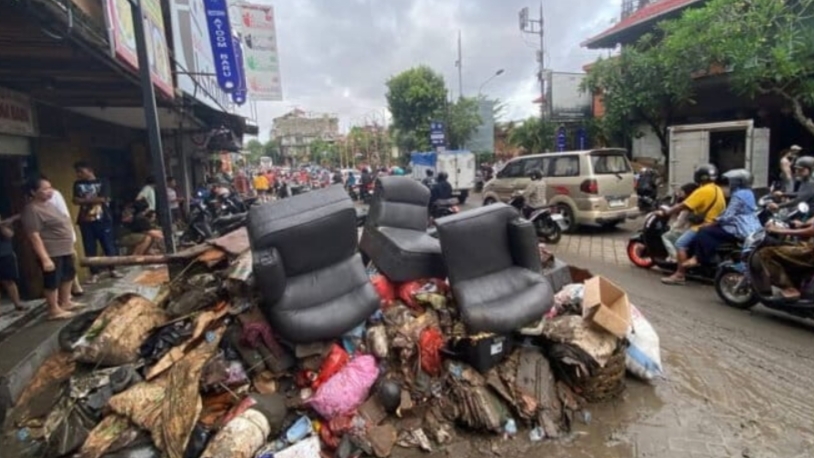 Banjir di Bali sudah surut, warga mulai bersih-bersih. (Istimewa) 